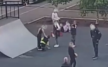 В Оренбурге девочки избили сверстника