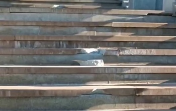 В Оренбурге вандалы разбили ступени и без того «золотого спуска» на набережную Урала