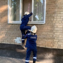 В Оренбурге пожилая одинокая женщина упала дома и просила помощи