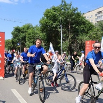 Оренбуржцы прокатились на велосипедах по раскаленному городу