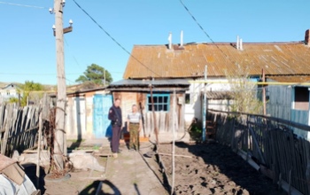 В Кваркенском районе мужчина напал на соседку с лопатой