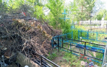 Стихийная свалка на кладбище в Бузулуке: родные усопших просят помощи