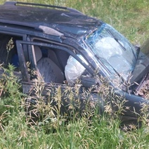 В Оренбургском районе автомобиль Mazda опрокинулся в кювет, пострадали двое детей