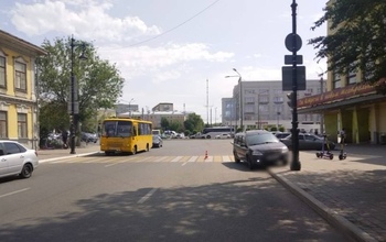 В Оренбурге на пешеходном переходе возле театра музыкальной комедии сбили женщину