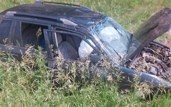 В Оренбургском районе автомобиль Mazda опрокинулся в кювет, пострадали двое детей