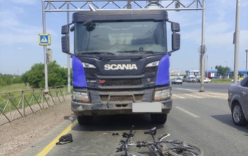В Оренбурге на Загородном шоссе «Скания» сбила велосипедиста