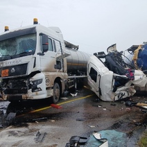 В Оренбуржье на дороге, где идут ремонтные работы, столкнулись три грузовика