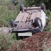 Автомобиль слетел в кювет: в Гае в ДТП пострадали водитель и пассажир