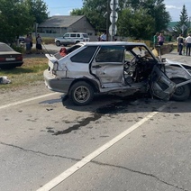В Оренбургской области в результате ДТП пострадали три ребенка, одного зажало в искореженном автомобиле