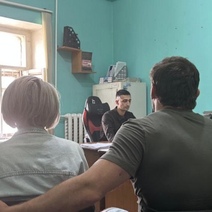 Парочку мигрантов, напугавших оренбуржцев буйным выяснением отношений, доставили в полицию