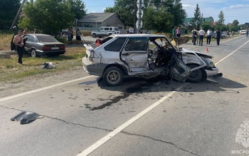 В Оренбургской области в результате ДТП пострадали три ребенка, одного зажало в искореженном автомобиле