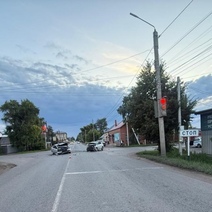 В Бузулуке на перекрестке столкнулись два автомобиля 