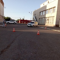 В Бузулуке водитель Lada Largus сдавал назад и сбил пенсионера