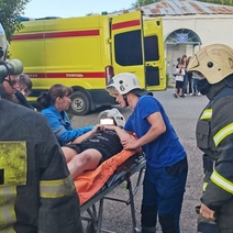 В Оренбурге на заборе повис ребенок