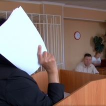 В Медногорске врача-терапевта обвиняют во взяточничестве и служебном подлоге