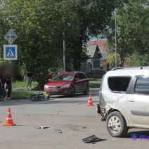 В Соль-Илецке Lada Largus не пропустила подростка на мотоцикле, юноша в больнице