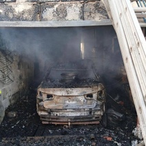 В Орске дотла сгорели гараж и автомобиль