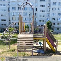 В Оренбурге прокуратура обратила внимание на небезопасные детские площадки