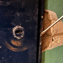 В Оренбурге 78-летний мужчина, прикованный к постели после операции, просил помощи