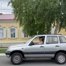 В Оренбург пригнали «грибной» автомобиль Мстислава Ростроповича