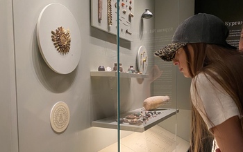 Виктории Складчиковой в Оренбурге показали золото сарматов