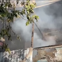 В Оренбурге на проспекте Дзержинского загорелся балкон