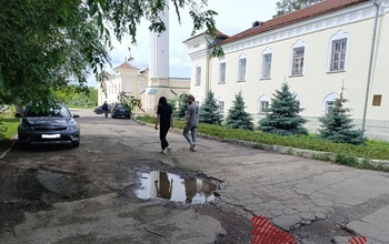 Почему тротуар у знаменитого Караван-Сарая в Оренбурге оставили с ямами и колдобинами