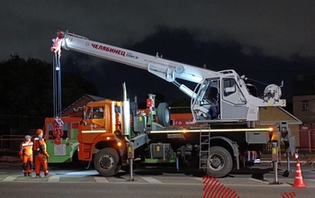 По улице Терешковой в Оренбурге снова можно беспрепятственно проехать — убрали упавшую опору и контактную сеть