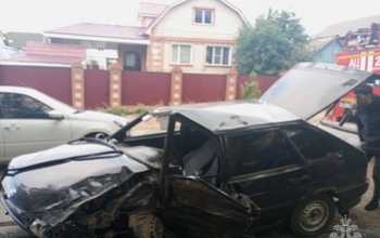 В Бугуруслане столкнулись ВАЗ и иномарка, пострадал один человек