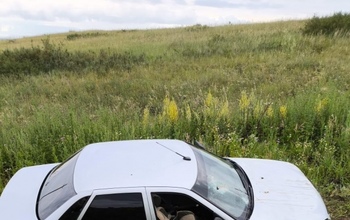 В Оренбуржье подросток угнал автомобиль и разбил его, слетев в кювет