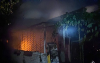 В Новотроицке во время пожара в жилом доме спасли шесть человек