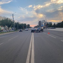 В Оренбурге водитель «Ленд Ровера» дал по газам на «красный» и протаранил два авто