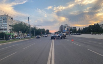 В Оренбурге водитель «Ленд Ровера» дал по газам на «красный» и протаранил два авто