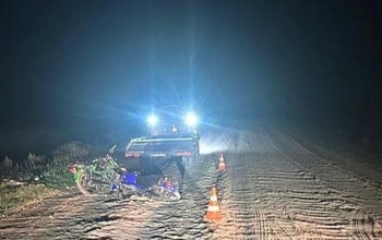 Под Соль-Илецком на одинокой дороге встретились два мопедиста