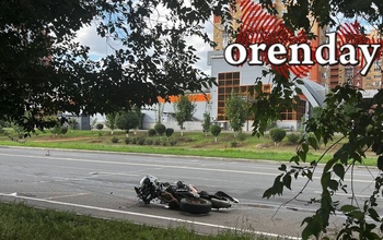 В Оренбурге мотоциклист на «встречке» влетел в иномарку