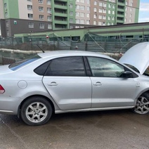 В Оренбурге женщина наехала на бетонный блок, что привело к травмированию 2-летнего ребенка 