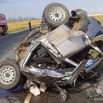 Смертельное ДТП: под Новотроицком водитель иномарки выехал на «встречку» и протаранил большегруз (18+)