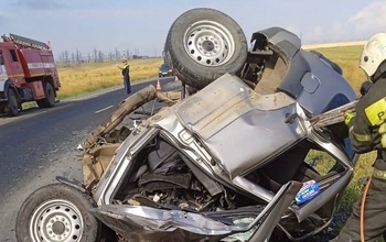 Смертельное ДТП: под Новотроицком водитель иномарки выехал на «встречку» и протаранил большегруз (18+)