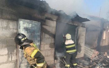 В Орске из-за короткого замыкания сгорел дом