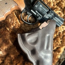 В Шарлыке пассажиры автобуса испугались угрожавшего пистолетом местного жителя