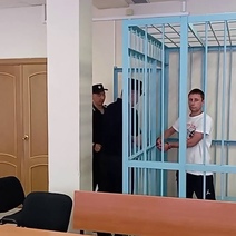 Разборки в общежитии Оренбурга: мужчине, вонзившему в шею приятеля нож, избрали меру пресечения (18+)