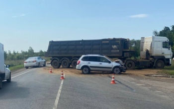 В Сакмарском районе в ДТП с грузовиком пострадали два человека
