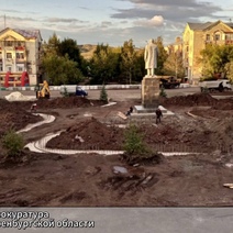 В Медногорске проверили темпы и качество благоустройства площади Ленина и улицы Советской