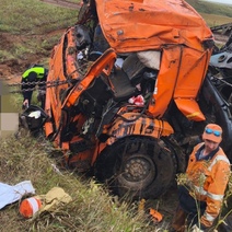 В Оренбургской области КАМАЗ съехал в овраг и опрокинулся