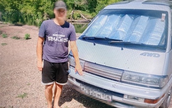 Оренбуржец на время сплава оставил автомобиль на берегу реки, а по возвращению не обнаружил фар