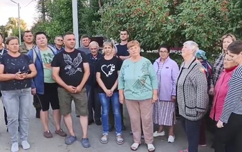 Жители поселка Домбаровский пожаловались на забитую канализацию