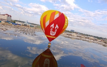 Свобода, ветер и степь: вид с корзинки аэростата на фестивале «Соленый ветер Оренбуржья»