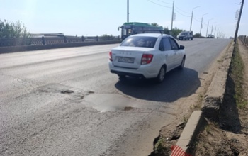 Путепровод на улице Донгузской в Оренбурге «посыпался» до дыр