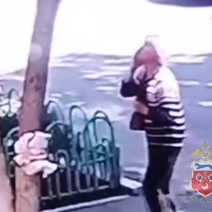 В Оренбурге мошенники отправили 87-летнюю бабушку к 89-летней за полумиллионом рублей