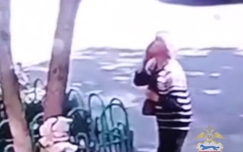 В Оренбурге мошенники отправили 87-летнюю бабушку к 89-летней за полумиллионом рублей